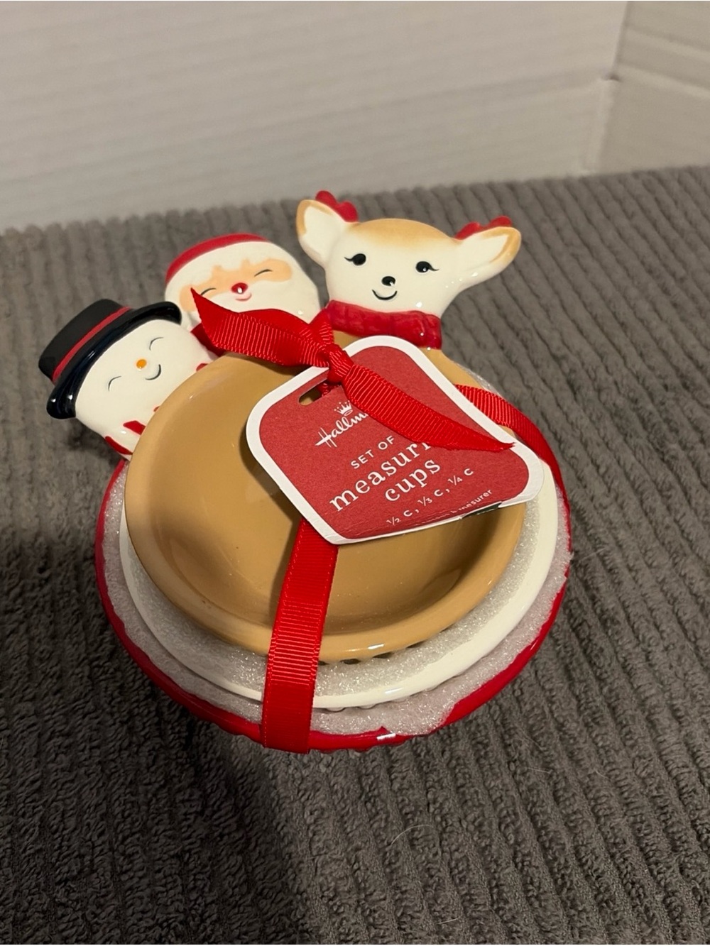 Hallmark Holiday Ceramic Measuring Cups in Red, Tan & White